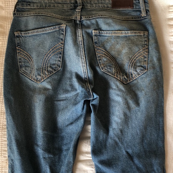 Hollister High Rise Distressed Denim Jeans - Picture 5 of 10